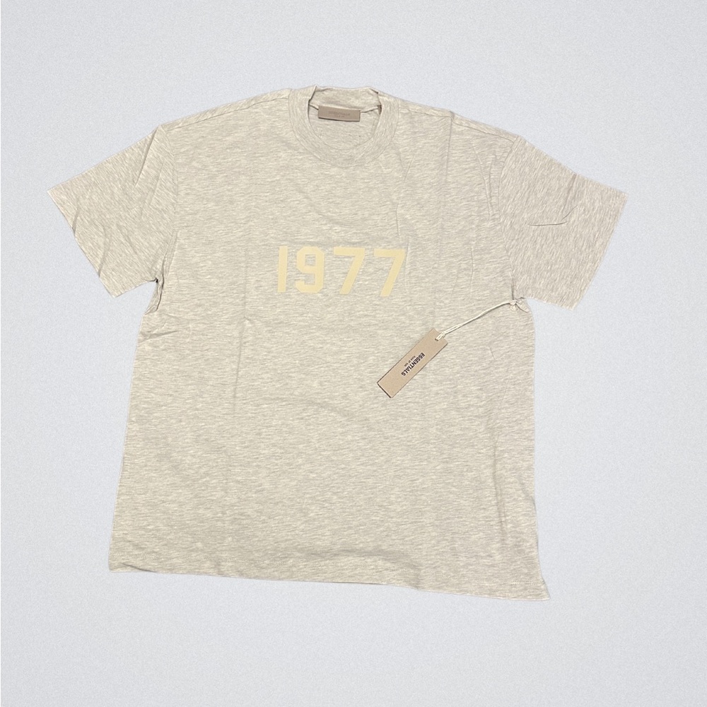 Fear of God Essentials 1977 T-Shirt Light Oatmeal - in Bag - size Large